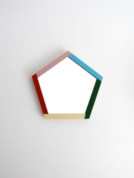 Photo of Penta Mirror in mixed colors frontal Hayo Gebauer Studio